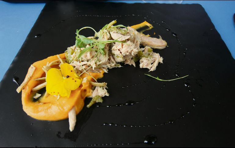 Snack. Ventresca de atún con ensalada de nopal y puré de camote. EL INFORMADOR / F. González