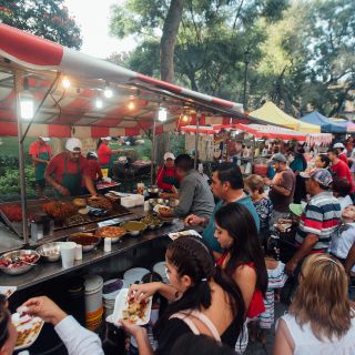 Inicia la verbena popular en Centro Tapatío para disfrutar el Grito