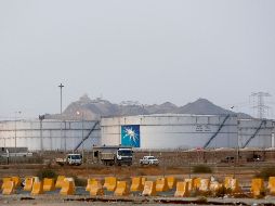 Una planta de la petrolera saudí Aramco en Jiddah. Los ataques a sus instalaciones provocaron que Arabia Saudita redujera su producción de crudo a la mitad. AP/ARCHIVO