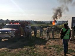 Unidades de emergencias médicas acudieron a la zona para atender al personal. TWITTER / @CNPC_MX