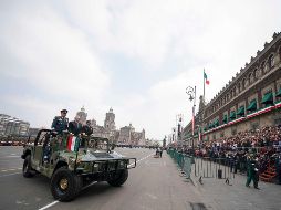 Se vieron carros alegóricos del combate al robo de combustible, reparación de ductos y transporte de combustible. NTX / Presidencia de la República