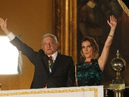 El Presidente López Obrador dio su primer Grito de Independencia acompañado únicamente de su esposa Beatriz Gutiérrez. EFE / M. Guzmán
