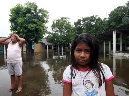 El caudal alcanzó medio metro de altura en el interior de las viviendas. NTX / ARCHIVO