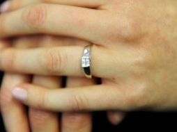 En un inicio Jenna Evans no le dio mucha importancia al sueño en el que se tragó su anillo y se volvió a dormir. PA MEDIA