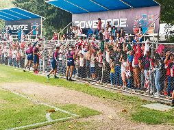Alrededor de 400 aficionados acudieron ayer al entrenamiento del Rebaño. EL INFORMADOR / A. Ramírez
