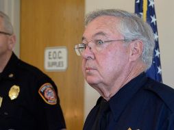 El jefe de la policía de Tiburón, Michael Cronin (d) detalló ayer que los investigadores creen que los hijos de Burillo cayeron por la borda después de que una ola golpeara el bote donde viajaban. AP/Marin Independent Journal/ARCHIVO