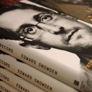 Departamento de Justicia de EU demanda a Snowden por su nuevo libro