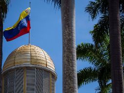 Con estas medidas se busca aumentar la presión sobre el régimen de Maduro. EFE/M. Gutiérrez