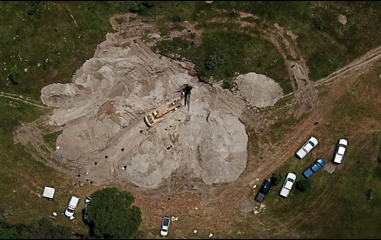Fosa clandestina en la colonia La Primavera, Zapopan, donde se han 13 cuerpos completos y 16 partes. AFP/U. Ruiz