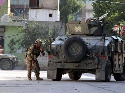 Fuerzas de seguridad afganas participan en un operativo para abatir a los terroristas; se logró la liberación de 45 personas. EFE/G. Habibi