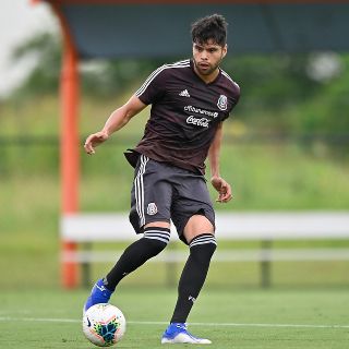 Néstor Araujo confía que errores contra Argentina le ayudarán a crecer