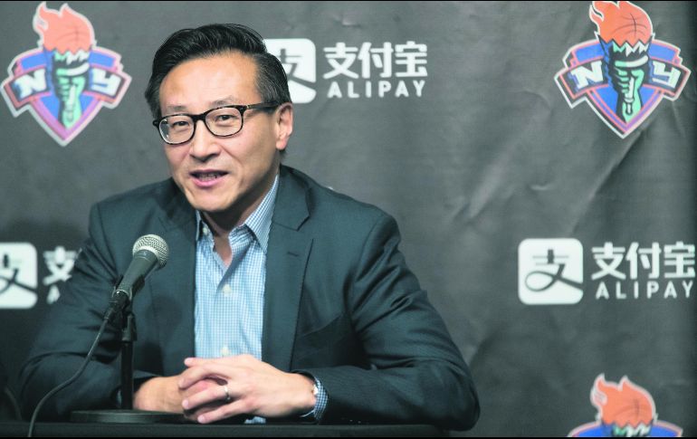 El empresario es desde ayer el propietario de la quinteta de Brooklyn. AP