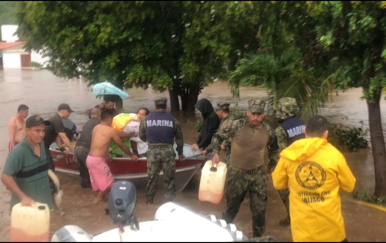 Elementos de PC trabajan en coordinación con la Secretaría de Marina y la Sedena. ESPECIAL / Protección Civil de Jalisco