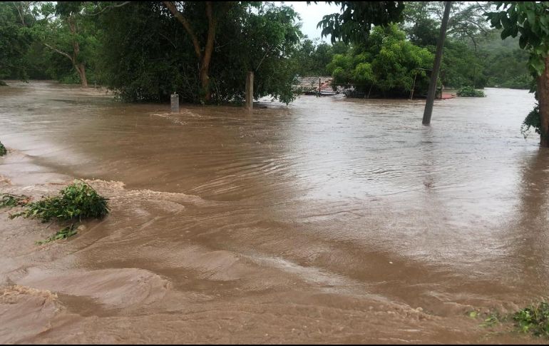 Por la mañana de este jueves, autoridades informaron que casi cien personas se encuentran en albergues de la costa de Jalisco. ESPECIAL / Protección Civil de Jalisco