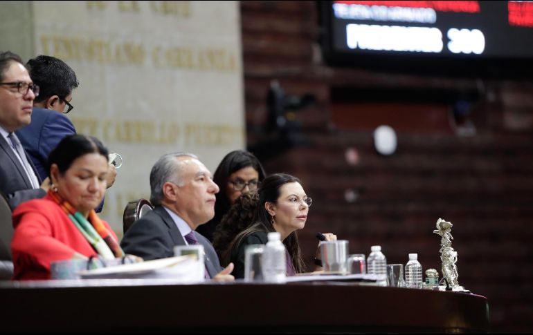 Los coordinadores de los grupos parlamentarios de la oposición hicieron la solicitud a la presidenta de la Mesa Directiva, Laura Rojas (c). SUN/ARCHIVO