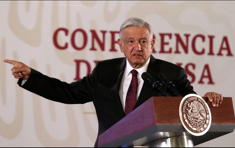 Durante su abordaje, el Presidente se retrató con los pasajeros y saludó al sacerdote francés Jacques Philippe. SUN/C. Mejía