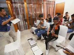 24 niños destacados procedentes de diferentes núcleos alistan un repertorio llamado “¡Viva México!”. En la imagen, algunos de los músicos se encuentran en pleno ensayo. EL INFORMADOR / F. Atilano