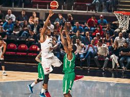 Ante una buena entrada en las gradas, los jaliscienses remontaron para llevarse la victoria. EL INFORMADOR / G. Gallo