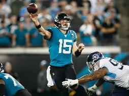 El mariscal de campo novato de Jacksonville, Gardner Minshew, tuvo una destacada actuación durante la primera mitad del encuentro ante Tennessee. AFP