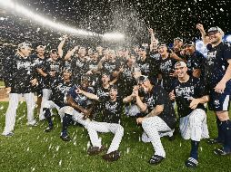 Jugadores de los Yankees celebran tras amarrar el título divisional. AFP