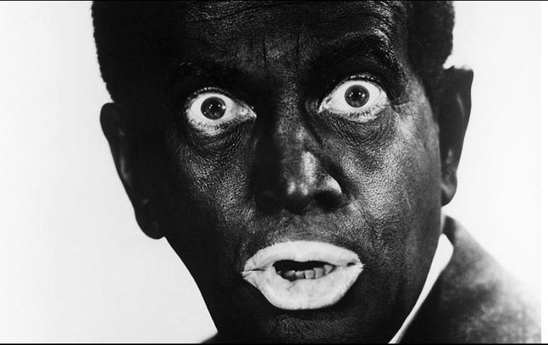 El cantante estadounidense Al Jolson (1896 - 1950) usaba maquillaje 