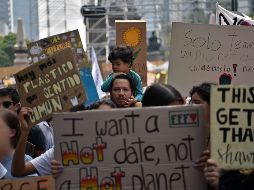 Los inconformes se concentraron en la glorieta del Ángel de la Independencia, de donde partieron con dirección al oriente de la capital. AFP/R. Arangua