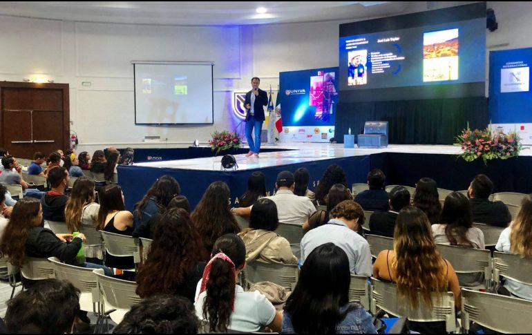 Alumnos de la Univa dan una mirada a las tendencias en el mundo del comercio