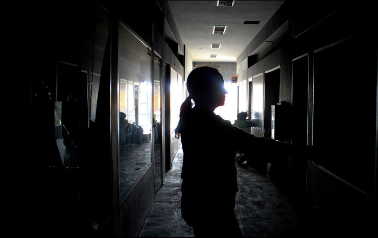 Denuncian que el corte en la electricidad ya lleva varias horas en varias poblaciones. AP/ARCHIVO