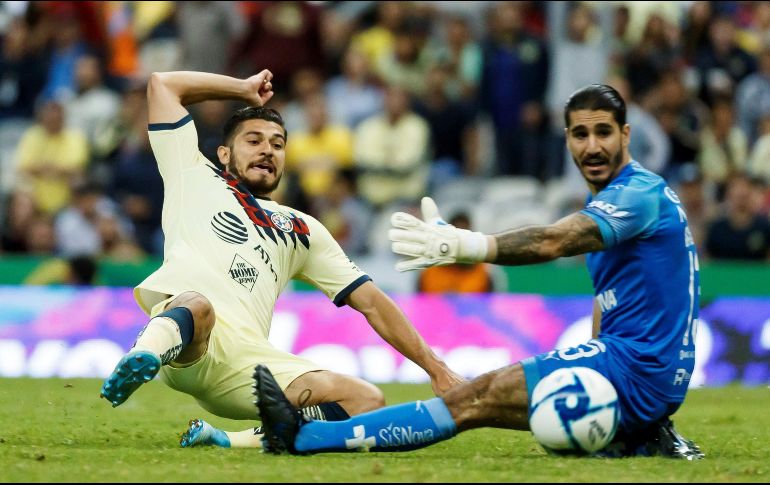 Henry Martin hizo los goles del América al minuto 31 y al 78. EFE/J. Méndez