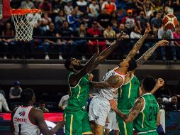 Fue un juego reñido en el que nunca hubo una ventaja holgada. EL INFORMADOR/G. Gallo