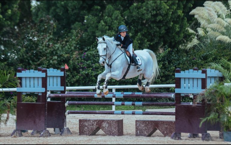 Mijael Ganon, a lomos de “Shine A Light”, realizó su recorrido sin penalizaciones y 63.99 segundos. EL INFORMADOR/G. Gallo