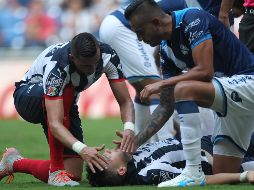 El defensor Montes quedó conmocionado luego de recibir un cabezazo del defensa central, Maximiliano Perg. IMAGO7