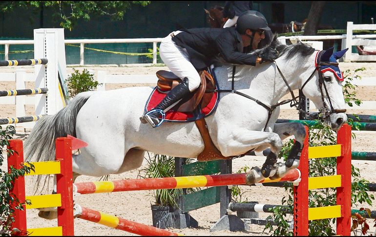 A lomos de “Puertas Caucaso”, el jinete del Club Hípica lució en la prueba estelar. EL INFORMADOR / A. Camacho