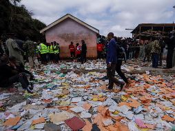 Tras el cierre del centro escolar, autoridades investigan las causas del percance. EFE / D. Kurokawa