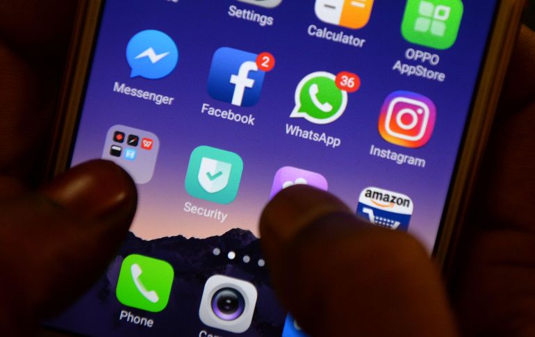 La función, ideada por Mark Zuckerberg, presidente ejecutivo de Facebook, tiene por objetivo incrementar la utilidad de la red social al mantener a sus millones de usuarios dentro de su ecosistema. AFP / ARCHIVO