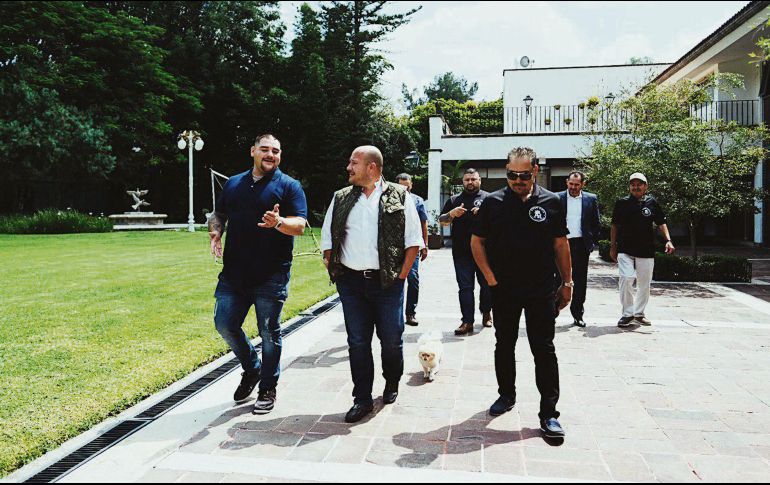 El campeón de los pesados visitó al gobernador Enrique Alfaro