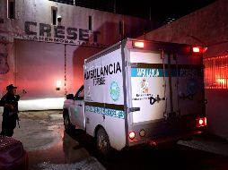 Una ambulancia del servicio forense en el Centro de Reinserción Social del Estado de Tabasco, en Villahermosa, tras la riña del lunes. EFE/ARCHIVO