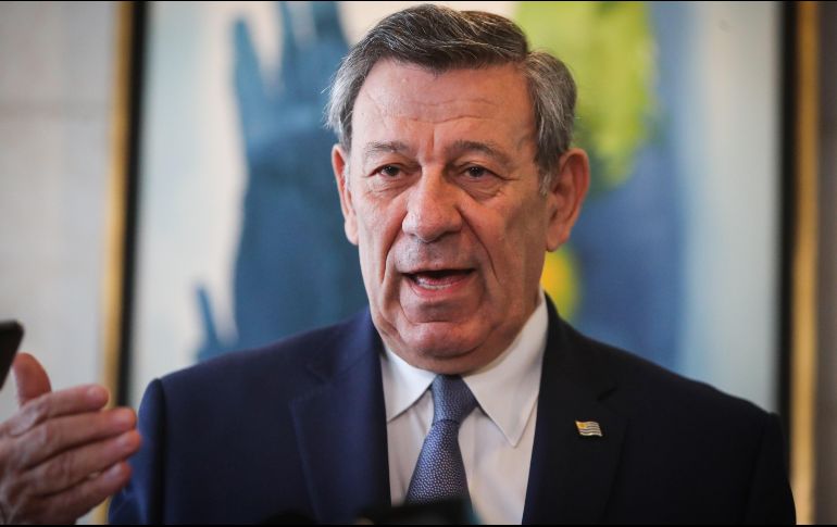 El canciller de Uruguay, Rodolfo Nin Novoa, habla durante una conferencia de prensa este martes, en Montevideo. EFE/R. Martínez