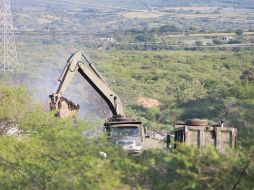 Militares escarban  en el basurero ubicado en la localidad de Tepecoacuilco, Guerrero. EFE/F. Meza