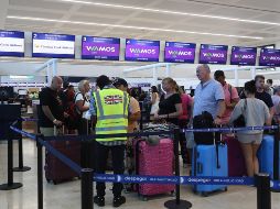 La quiebra de Thomas Cook, que a nivel mundial transportaba a 20 millones de pasajeros, ha dejado a 150 mil turistas atrapados en el extranjero. EFE/L. Cruz
