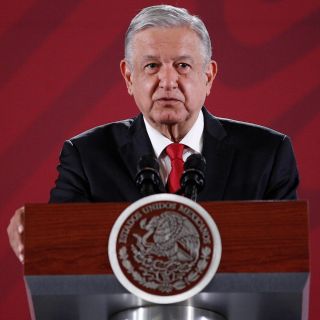 López Obrador admite falseo de documentos de él ante el SAT