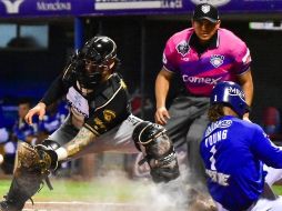 El jardinero central de Monclova, Eric young Jr., se barre en home. FACEBOOK/leonesdeyucatan