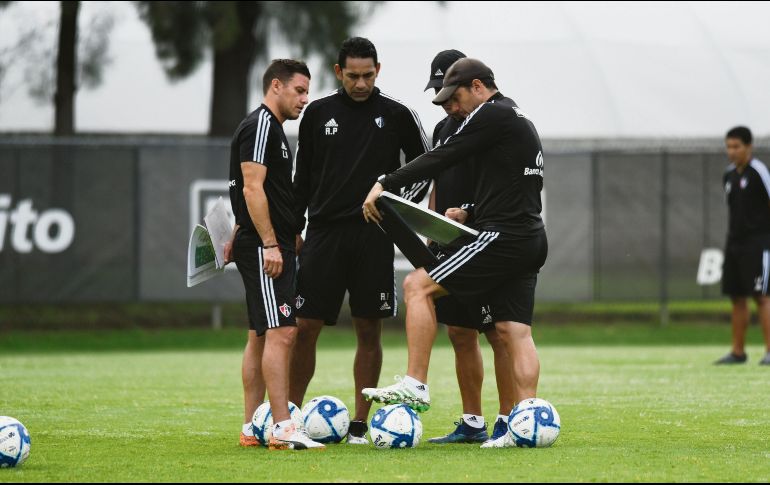 Desde la perspectiva del entrenador (derecha), sus Zorros van en ascenso. IMAGO7