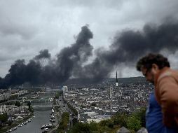 El incendio inició en un almacén de Lubrizol, una fábrica de aditivos para aceites, combustibles y pinturas industriales. AFP / P. Lopez