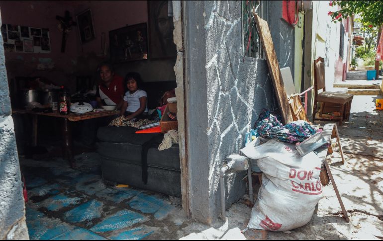 Petersen señala que las fumigaciones en espacios comunes en estas colonias se están haciendo en horario de 6:00 a 8:00 horas de la mañana y de 7:00 a 11:00 horas de la noche. EL INFORMADOR / G. Gallo