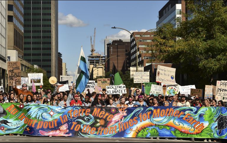 La marcha multitudinaria arrancó a primera hora de la tarde en el centro de la capital de Quebec, en medio de una atmósfera festiva. AFP/M. Panagiotakis