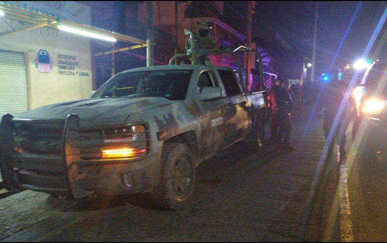 Alrededor de las 20:10 horas las autoridades informaron que se había logrado controlar la situación con la detención de tres personas. ESPECIAL