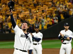 Con lágrimas en los ojos, Félix Hernández se despidió de la afición de los Marineros de Seattle. AP