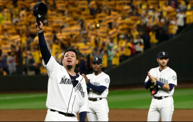Con lágrimas en los ojos, Félix Hernández se despidió de la afición de los Marineros de Seattle. AP