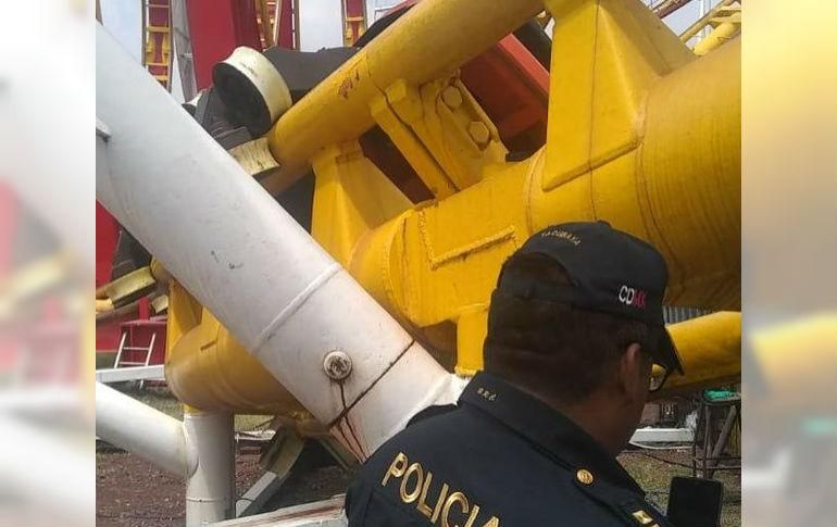 Reportes en redes sociales indican que el percance ocurrió cuando uno de los carros de la montaña rusa se impactó con la estructura metálica del mismo juego. ESPECIAL/